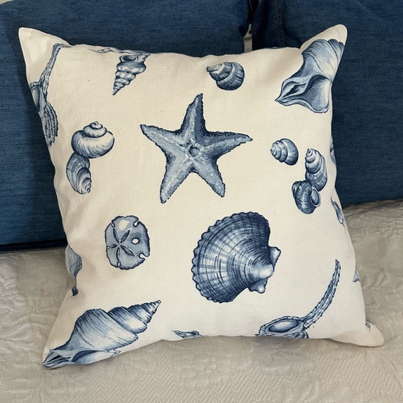 Pottery Barn Linen Blend Seashell Pillow Cover with Pillow - Picture 7 of 7